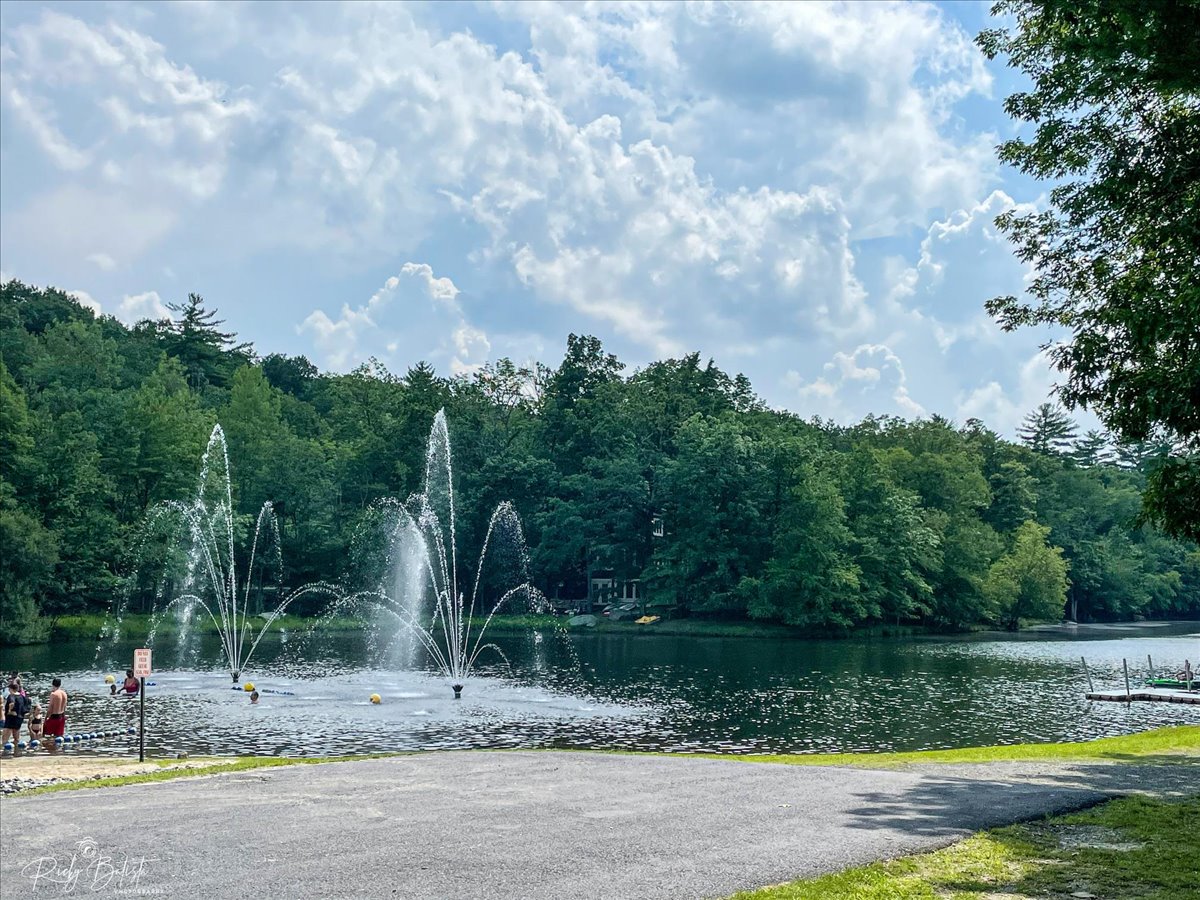 Penn Estates community lake and fountain